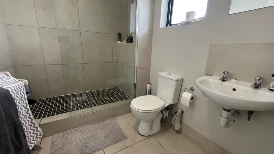 To Let 2 Bedroom Property for Rent in Pinelands Western Cape